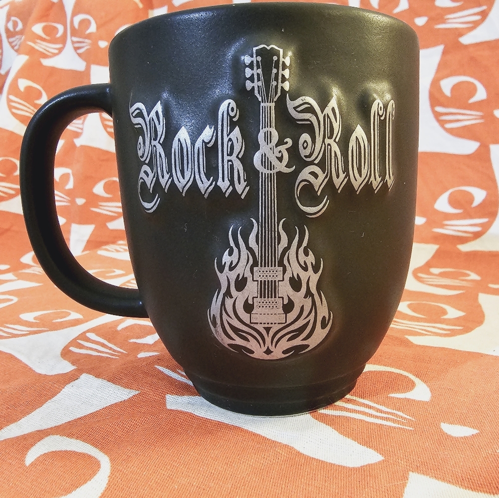 Rock & Roll Hall of Fame out of print heavy metal mug 🖤🤟🖤 Rock on!!